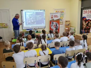 Волонтеры Победы проводят для юных нижегородцев уроки мужества о подвиге летчиков-героев в годы Великой Отечественной войны